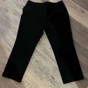 Ann Taylor black straight leg cropped pants.